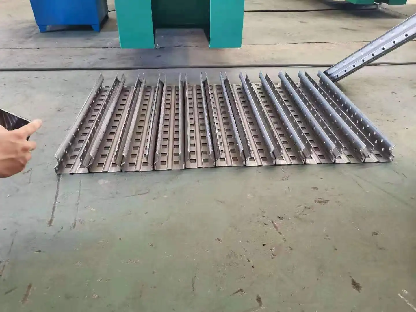 Storage Rack Roll Forming Machine Supermarket Shelf Making Machine Metal Shelves Storage Rack Cold Roll Forming Machine