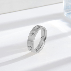 Anelli in Titanio Placcati Argento con Diamanti dal Design Classico, Anello con Croce Incisa per Regali di Anniversario da Donna - Product Image 4