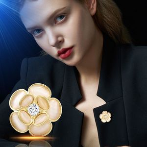XILIANGFEIZI Nuevo Broche de Cristal Ojo de Gato con Hebilla Magnética Antiluminiscente de Camelia para Abrigo con Accesorios al por Mayor - Product Image 3