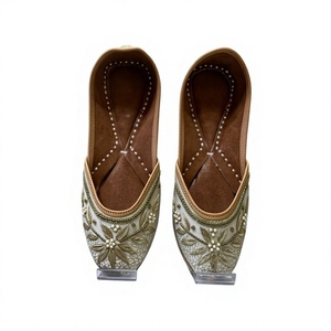 Chaussures en cuir fantaisie pour femmes, absorbant la transpiration, avec bande élastique, broderie personnalisée, fermeture auto-agrippante, tendance mode, style traditionnel indien - Product Image 5