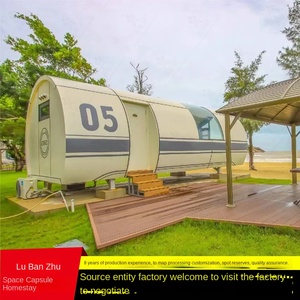 Capsule spatiale, auberge de jeunesse, voyage spécial, maison entière, séjour complet, capsule spatiale, célébrité du voyage, enregistrement d'arrivée - Product Image 1