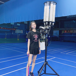 Machine d'entraînement automatique pour volants de badminton avec vitesse et angle réglables et alimentation aléatoire PUSUN PB-6001pro - Product Image 1