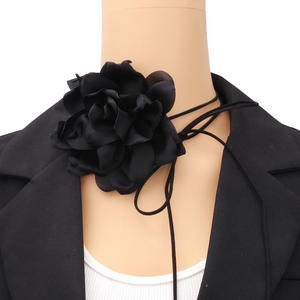 Collar con cinta floral, accesorio decorativo con flores blancas, joyería para mujer, pieza de moda para primavera y verano - Product Image 3