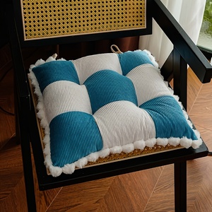 Coussin de siège carré en velours côtelé avec décoration de boules en peluche assorties aux couleurs du motif, coussin de chaise de bureau, coussin de siège polyvalent - Product Image 5