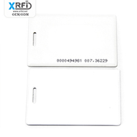 Precio de fábrica RFID Tarjeta gruesa 1,8mm Tarjeta de identificación de empleado 125KHz Tarjeta de proximidad preprogramada Clamshell