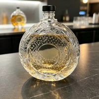 Bouteille en verre ronde gaufrée personnalisée en usine de 500 ml, motif en relief unique, bouteille en verre pour spiritueux, vodka, gin, tequila, whisky