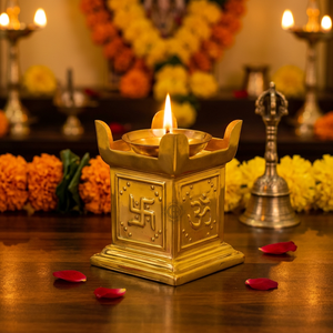 Lampada a olio quadrata in ottone incisa con simbolo Swastika e Om per cerimonie religiose, decorazioni per Diwali Pooja - Product Image 2