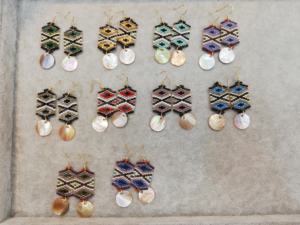 أقراط نسائية بتصميم جديد لعام 2026، أقراط معلقة كلاسيكية بطراز عرقي قديم، مصنوعة يدويًا من الخرز الميوكي مع قلادة صدفية - Product Image 1