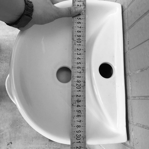 Lavabo in ceramica sanitaria sospeso a parete con maceratore integrato e stazione di lavaggio - Product Image 5