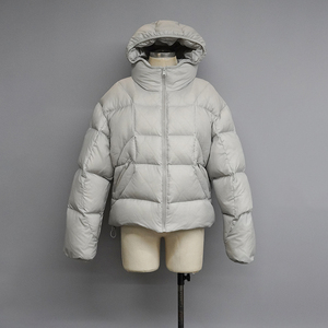 Chaqueta de Plumón Gris Personalizada de Lujo con 900 Gramos de Relleno para Hombre, Chaqueta de Invierno para Hombre para Temperaturas de Menos 10 Grados, Chaqueta Acolchada - Product Image 1