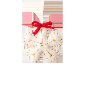 <span class=keywords><strong>2025</strong></span> sáng tạo vải bông tuyết Cây giáng sinh Phụ kiện trang trí nội thất với gói quà trang trí bóng - Product Image 5