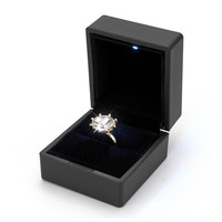 Boîte à bague élégante de forme carrée avec couvercle ouvrant, insert en éponge, boîte cadeau rigide pour bijoux, présentation de collier et bracelet, finition mate