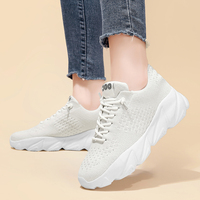 Chaussures décontractées tissées volantes de grande taille transfrontalières Style de couple Chaussures de sport respirantes Chaussures de course confortables et douces
