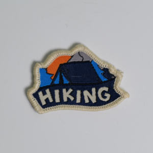 Écusson d'applique de broderie personnalisé cousu sur un support idéal pour les vestes en jean, les sacs en toile et les vêtements - Product Image 1