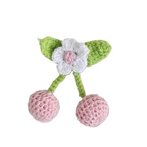 Accessoires faits main à motif cerise : bonnets tricotés, écharpes, chaussures, chaussettes, coques de téléphone, porte-clés – Doux et ornés de fleurs artificielles - Product Image 5