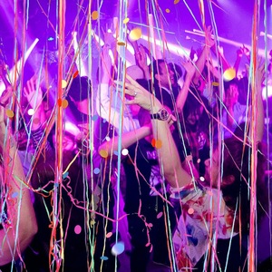 Guirlandes Métalliques Brillantes pour Fêtes – Pack Couleurs Vibrantes Idéal pour les Enfants et les Adultes lors des Rassemblements Festifs - Product Image 5