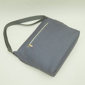 Sac d'école extensible à bandoulière camouflage pour hommes, sac de voyage à bandoulière personnalisé avec logo pour femmes, polochon pour hommes - Product Image 4