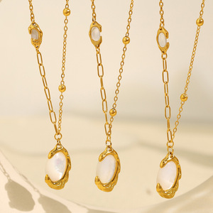 สร้อยคอจี้สไตล์ยุโรปอเมริกันย้อนยุค ชุบทอง 18k ไทเทเนียมสตีล เปลือกหอยสีขาว สายคล้องไหปลาร้า ใส่ได้ทุกวัน - Product Image 1