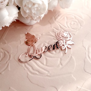 ท็อปเปอร์เค้กอะคริลิค รูปผีเสื้อและดอกกุหลาบ สไตล์อินเทรนด์ สำหรับตกแต่งวันเกิด วันวาเลนไทน์ วันแม่ วันสตรี - Product Image 4