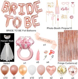Set Decorazioni per Addio al Nubilato Oro Rosa: Anello in Foil 'Bride', Fascia 'Future Bride', Velo, Palloncini a Cuore, Frange e Nappe di Carta - Product Image 3