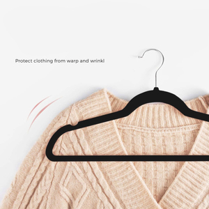 Vente en gros : Cintres suspendus en velours classiques avec crochet pivotant à 360 degrés, antidérapants et gain de place - Product Image 5