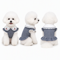 Robe personnalisée pour chien à carreaux vichy avec broderie cerise, vêtements pour animaux de compagnie smockés, col festonné, volants, vêtements pour chiots et chats, vente en gros OEM
