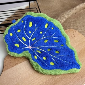 Serviette à main en polaire corail en forme de feuille, brodée, absorbante et douce, pour la cuisine, la salle de bain et les enfants - Product Image 3