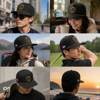 Casquette de golf snapback personnalisée noire à 5 panneaux avec chaîne dorée, patch brodé rond et perforations laser, OEM