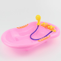 Vente en gros d'accessoires pour poupées Baignoire Fat Boy avec arroseur Simulation de baignoire pour enfants Maison de jeu Jouet en plastique