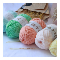 2025 Meilleure Valeur Fil 100% Polyester Fait Main Écologique Anti-Bouloche Mat Chenille Tricot Pendatif Fils Motif Teint Pour