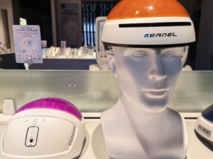 <span class=keywords><strong>Casque</strong></span> laser Kernel 8000B 204 LLLT pour stimuler les follicules pileux, améliorer la circulation du cuir chevelu chez les hommes et les femmes souffrant d'alopécie androgénétique - Product Image 5