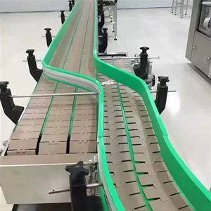 Linea di automazione degli imballaggi per alimenti e bevande con sistema di trasporto sincrono a catena piatta a più file - Product Image 1