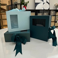 Boîte cadeau rigide vert sarcelle personnalisée avec fenêtre transparente, ruban gros-grain et séparateur en papier pour emballage de cadeaux de mariage et de fêtes