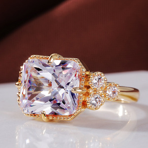 Anello dal Design Elegante Stile Classico per Donne - Product Image 3