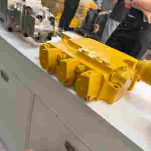 Válvula de control del distribuidor hidráulico Komatsu D375A-3 D375A-3A D375A-3D D375A-5D 709-61-11701 709-62-12101 709-63-11600 para excavadora/bulldozer - Product Image 3