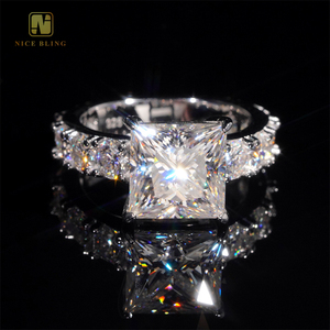 <span class=keywords><strong>Bague</strong></span> de Fiançailles et de Mariage <span class=keywords><strong>Solitaire</strong></span> en Argent 925 avec Moissanite Taille <span class=keywords><strong>Princesse</strong></span>, Certificat GRA, Bande Épaisse de 5 Carats, Sertie de Diamants - Product Image 1