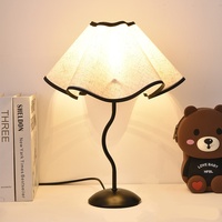 Lampe de chevet moderne et simple à LED dimmable, abat-jour en tissu, corps en fer, fonctionnant sur piles, protection des yeux