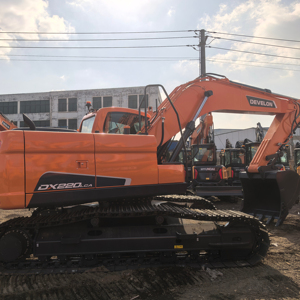 Nueva Excavadora de Orugas Develon DX220LCA 2N de 22 Toneladas con Motor DL06, Ahorradora de Combustible, Tren de Rodaje LC de Servicio Pesado, Lista para Exportación a Sudán - Product Image 1