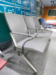 Chaises d'attente d'hôpital modernes personnalisées de haute qualité, 1 à 5 places, en PU et alliage d'aluminium, garantie 5 ans pour les cliniques, les dentistes et les professionnels de la santé - Product Image 3