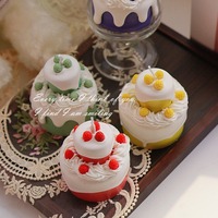 Bougie parfumée en forme de cupcake, fabrication directe d'usine, OEM, décoration de pâtisserie, décoration de la maison, bougie alimentaire, boîte cadeau personnalisée, plusieurs saveurs de fruits rouges
