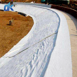 Filament PP PET Géotextile non tissé blanc en rouleaux pour la stabilisation des sous-sols ferroviaires et la construction de barrages - Product Image 6