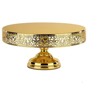 Ensemble de trois supports à gâteaux en laiton plaqué avec motif en dentelle et finition dorée Porte-gâteau en métal à dessus arrondi - Product Image 5