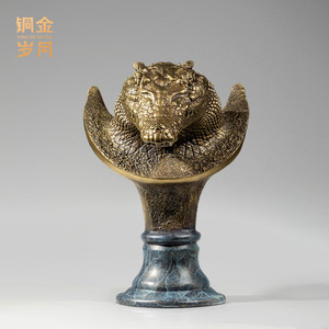 Adorno de Cabeza de Cocodrilo en Cobre y Oro, Escultura Artística Hecha a Mano, Decoración de Oficina - Product Image 2