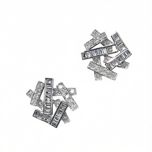 Orecchini a Perno Geometrici in Oro Bianco con Cristalli e Strass, Gioielli alla Moda per Donna - Product Image 1