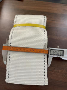 Sangle de levage industrielle en polyester de 12,5 cm, blanche, facteur de sécurité 6:1, haute résistance, haute ténacité - Product Image 3