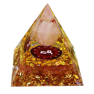 Pyramide en résine de cristal Capricorne 6 cm, décoration d'intérieur, artisanat artistique, ornement de bureau - Product Image 5