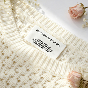 Étiquettes principales tissées pliées sur le biais en tissu beige haut de gamme personnalisées, patchs en tissu avec logo de marque, étiquettes écologiques pour jeans, t-shirts et vêtements - Product Image 5