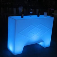 Table de bar rectangulaire en plastique lumineux pour discothèque, DJ, soirée cocktail en plein air et réception d'accueil créative avec LED