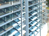 Volets en aluminium et verre de style européen moderne, stores électriques sur mesure pour villas, appartements, hôtels et projets