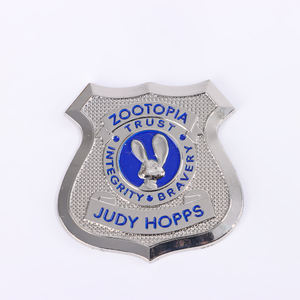 Pins Metálicos Personalizados en Forma de Escudo, Insignias Esmaltadas con Temática Geográfica para Promoción de Identidad Nacional y Intercambios Diplomáticos - Product Image 2